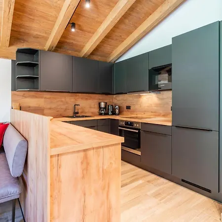 Pinzgau 2e Alpstuga Wald im Pinzgau